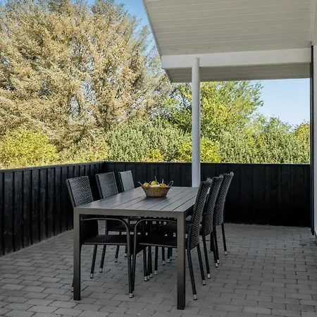 Dom wakacyjny Beach Front Home In Lokken With Sauna