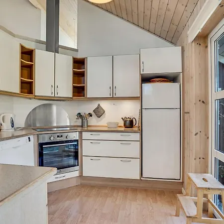 4 Bedroom Awesome In Holiday home *