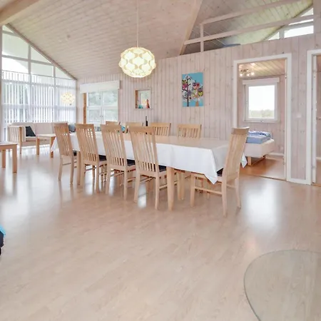 4 Bedroom Awesome In *