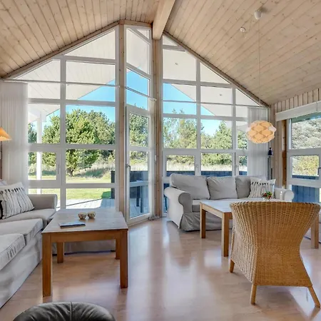 4 Bedroom Awesome In *